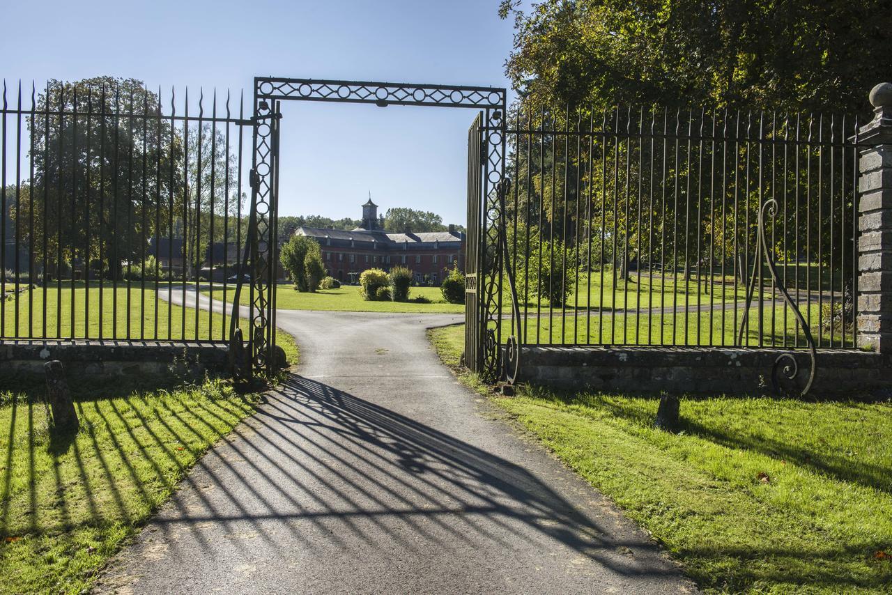 Logis - Chateau De La Motte - Hotel & Restaurant Liessies エクステリア 写真