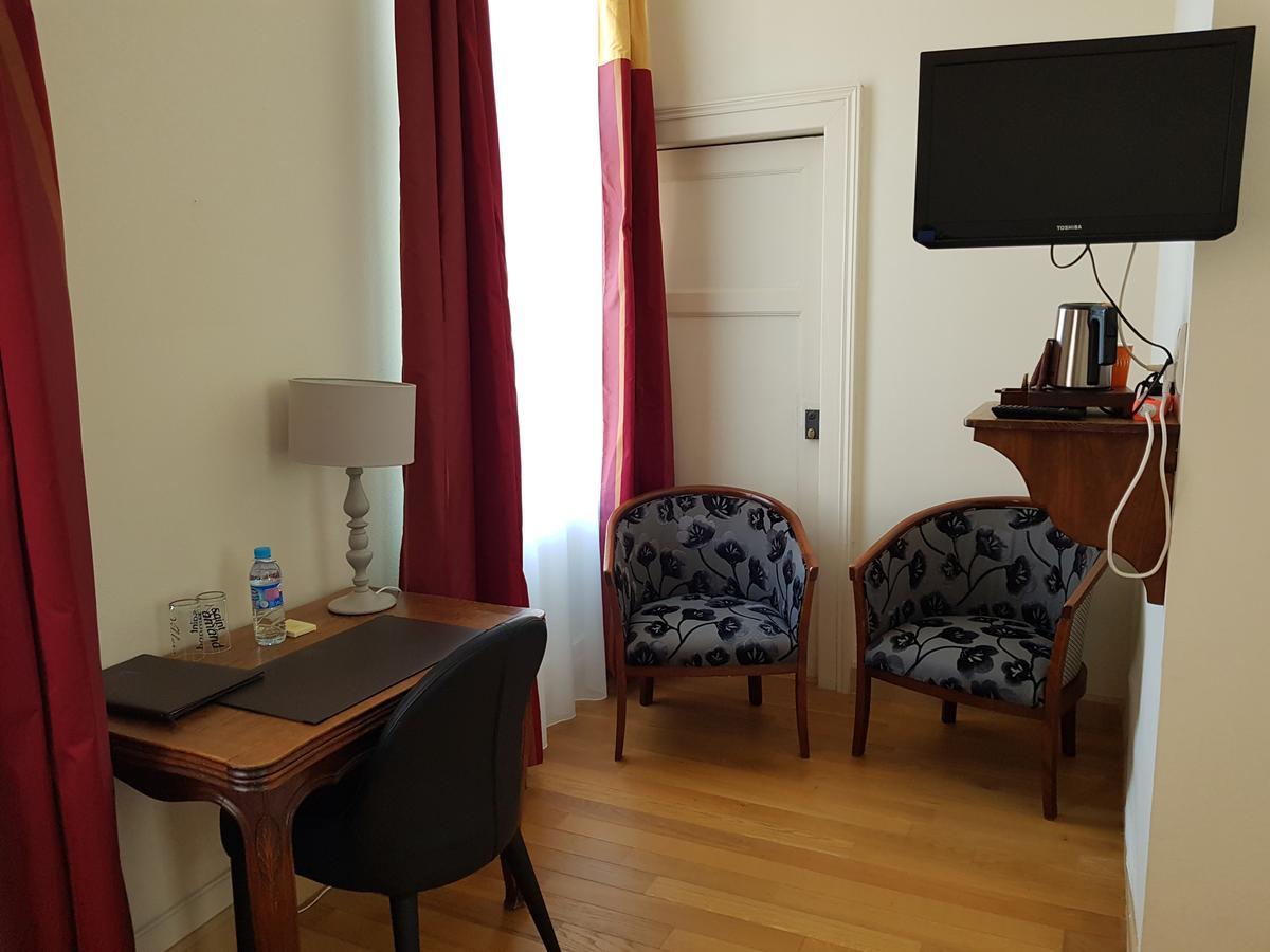 Logis - Chateau De La Motte - Hotel & Restaurant Liessies エクステリア 写真