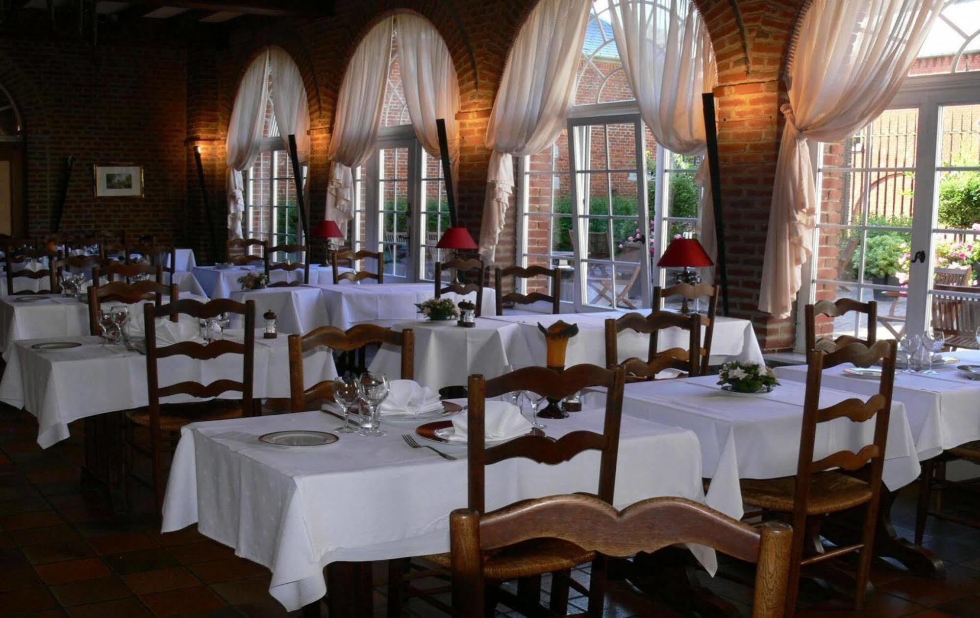 Logis - Chateau De La Motte - Hotel & Restaurant Liessies エクステリア 写真