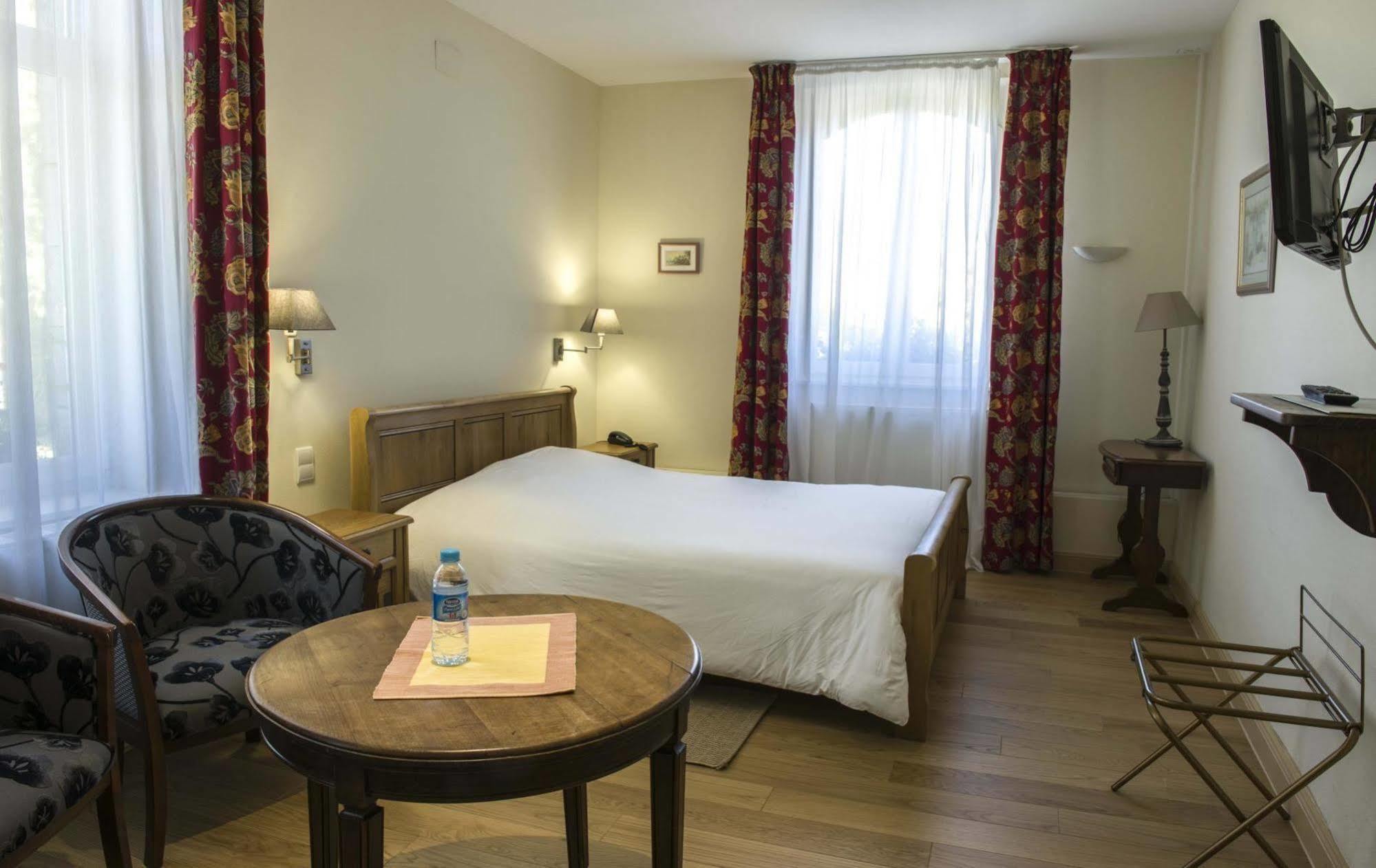 Logis - Chateau De La Motte - Hotel & Restaurant Liessies エクステリア 写真