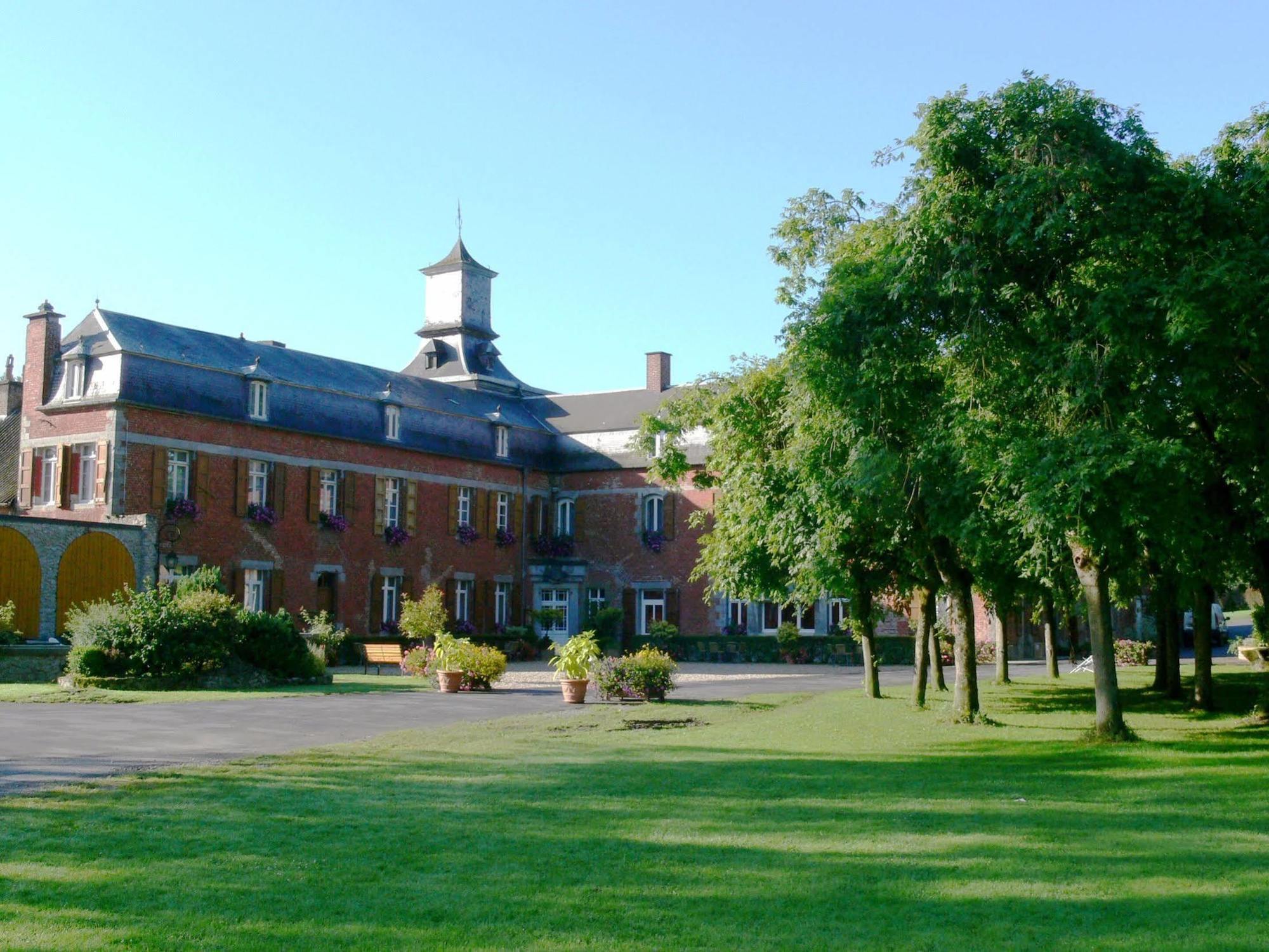 Logis - Chateau De La Motte - Hotel & Restaurant Liessies エクステリア 写真