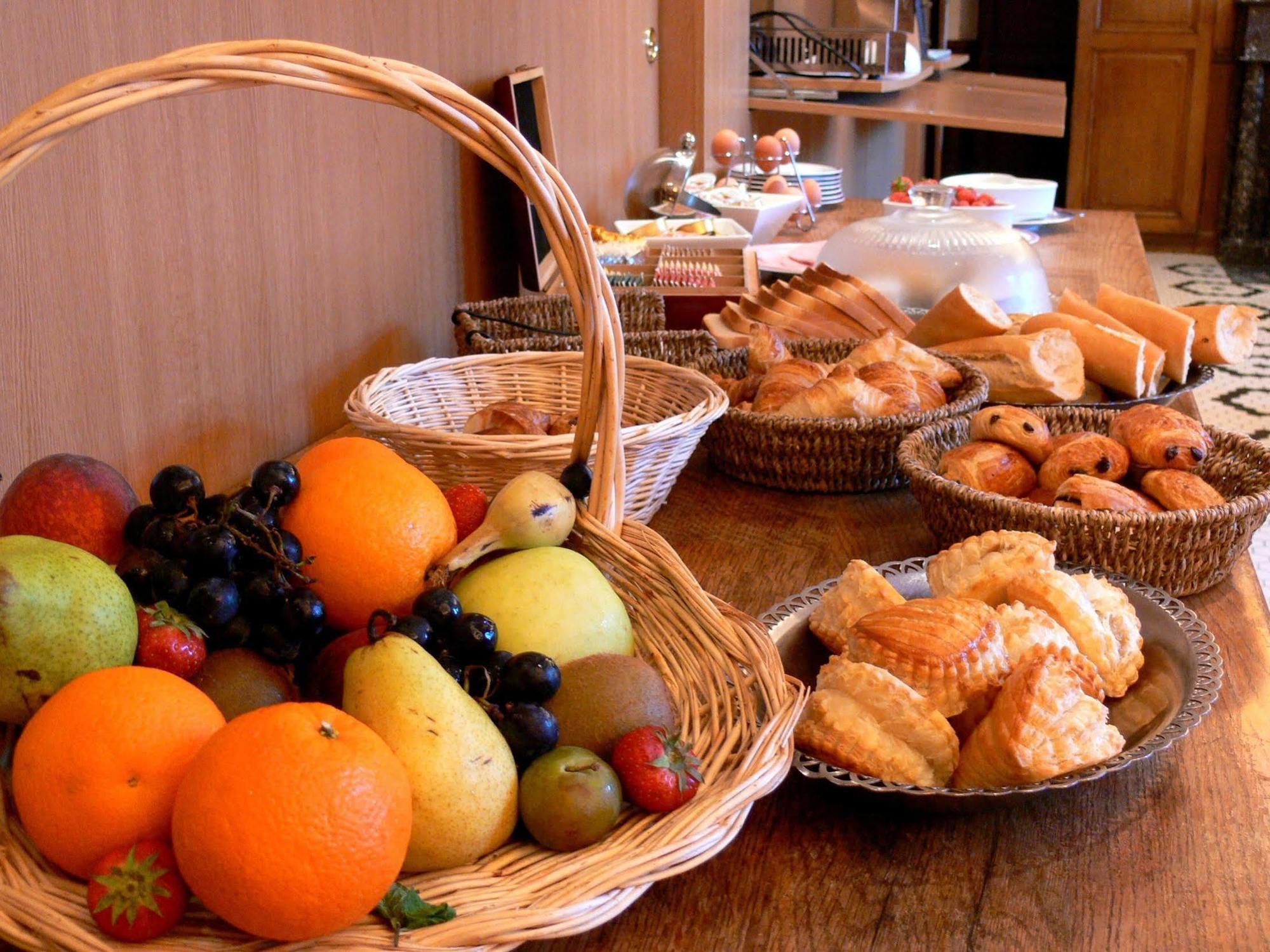 Logis - Chateau De La Motte - Hotel & Restaurant Liessies エクステリア 写真