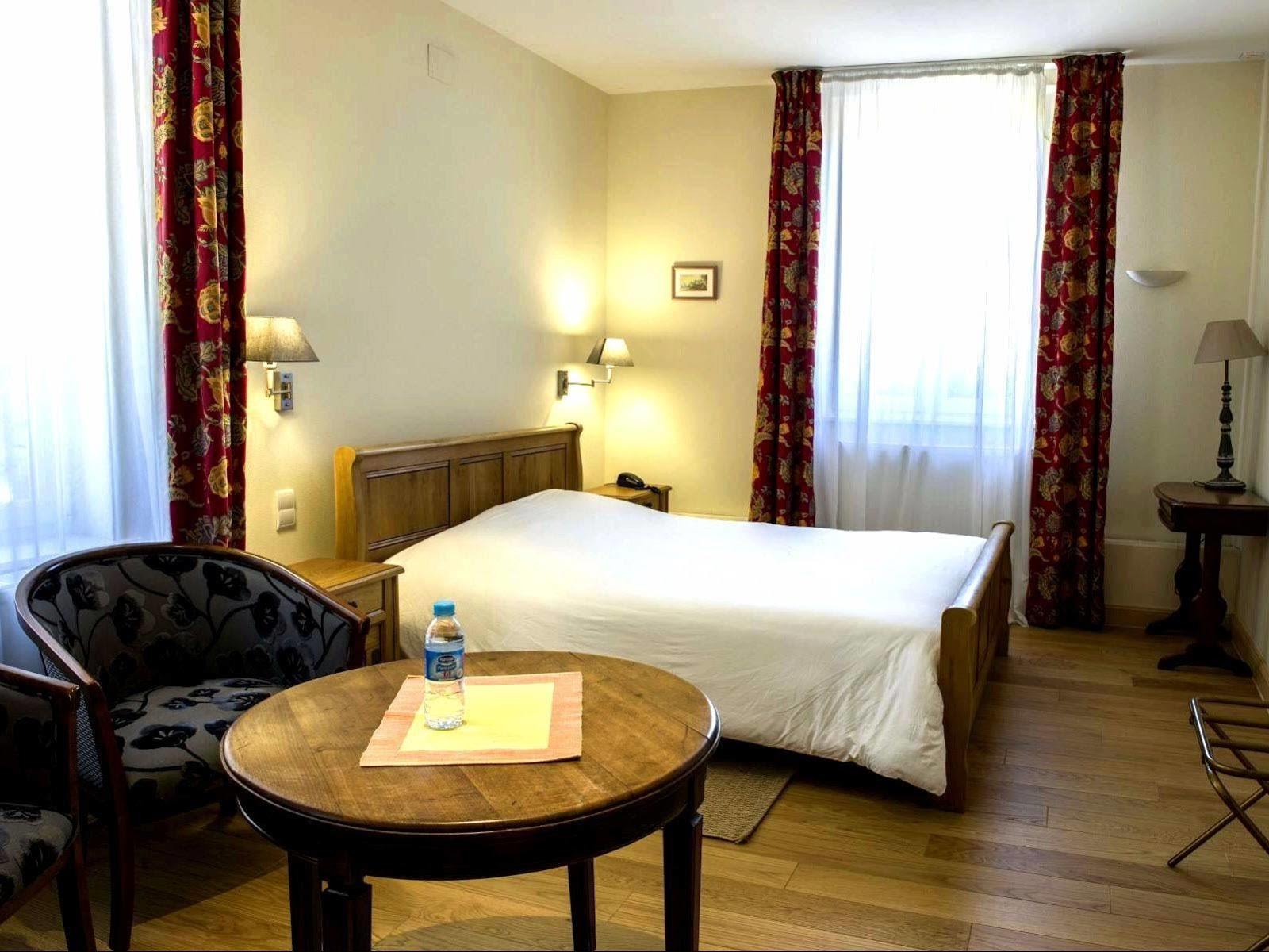 Logis - Chateau De La Motte - Hotel & Restaurant Liessies エクステリア 写真